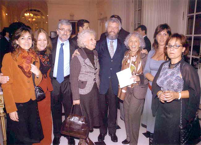 Buenos Aires, Argentina. Incontro con Estela Carlotto (Abuelas de Plaza de Mayo), e Lita Boitano (famigliari dei desaparecidos di origine italiana), presenti tra gli altri Maurizio Salvi e Maria Rosa Arona.