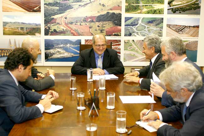 Maggio 2010. Paulo Bernardo, Ministro della Pianificazione, a colloquio con D'Alema e Di Santo