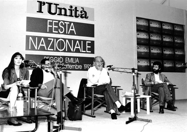 Dibattito sulla pace in El Salvador, alla Festa nazionale de l'Unità di Reggio Emilia, nel 1992. Da sinistra: l'interprete, Schafick Handal, Comandante dell'FMLN, Frente Farabundo Martì de Liberacion Nacional, Italo Moretti e Donato Di Santo.