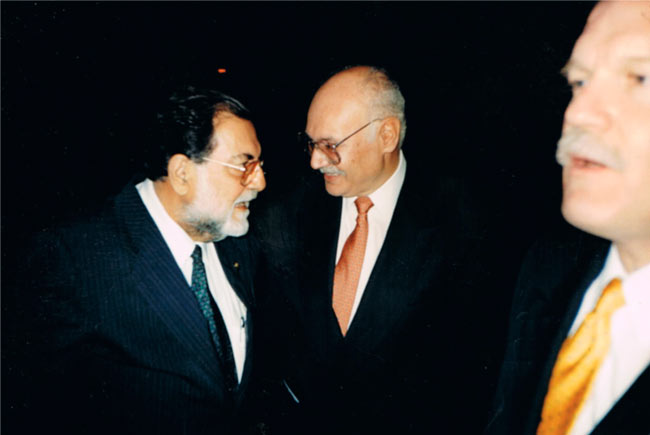 Viaggio con d‘alema in messico per l’insediamento di cardenas a sindaco. in primo piano ricardo pascoe. dietro: shafick handal, della comandancia dell’fmln, frente farabundo martì de liberacion nacional, di el salvador, accanto a rodrigo asturias (gaspar ilom), della comandancia della urng, unidad revolucionaria nacional guatemalteca. Viaggio con d‘alema in messico per l’insediamento di cardenas a sindaco. in primo piano ricardo pascoe. dietro: shafick handal, della comandancia dell’fmln, frente farabundo martì de liberacion nacional, di el salvador, accanto a rodrigo asturias (gaspar ilom), della comandancia della urng, unidad revolucionaria nacional guatemalteca.