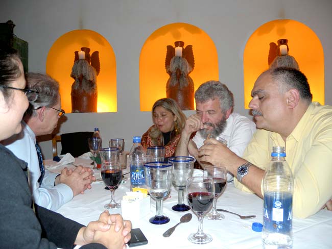 Città del Guatemala, novembre 2008, in occasione della visita in Guatemala, cena con vari esponenti politici: nella foto Di Santo con Martha Guadalupe Romero e Sandinio Asturias.