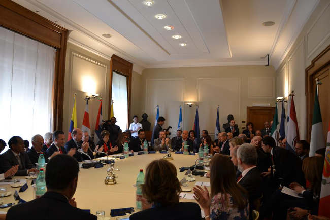 Altra immagine dell'incontro della Ministro Mogherini all'IILA