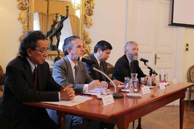 Roma, 2 ottobre 2012, Seminario del CeSPI e Ambasciata del Messico su 'Collaborazione Italia-Messico'. Da sinistra: Jose Luis Rhi-Sausi, Direttore CeSPI; Ambasciatore messicano Miguel Ruiz-Cabanaz; Tonatiuh Guillen Lopez, Presidente del Colegio de la Frontera Norte; Donato Di Santo