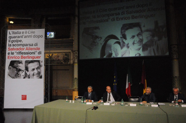 La presidenza dell'evento, Massimo D'Alema, José Miguel Insulza, Donato Di Santo e Ugo Sposetti.