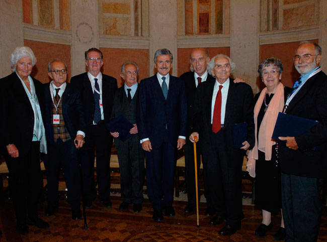 Roma, ottobre 2007, III Confereenza Italia-America latina: Ludovico Incisa di Camerana (alla destra del Ministro D'Alema), è tra i premiati dal governo Prodi per le sue relazioni latinoamericane.