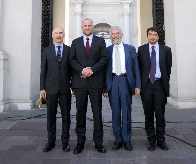 Santiago, 29 maggio 2014, Palazzo de La Moneda: incontro di Donato Di Santo con il Ministro Alvaro Elizalde. A sinistra l'Ambasciatore Ricci e a destra Gianandrea Rossi.