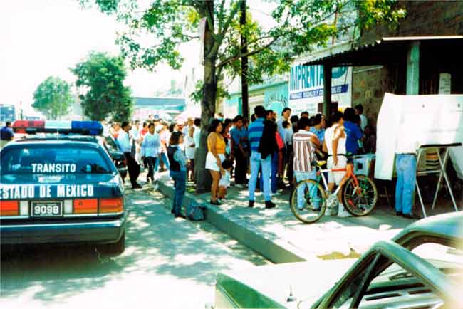 Messico, elezioni presidenziali 1994: un seggio elettorale nel DF.