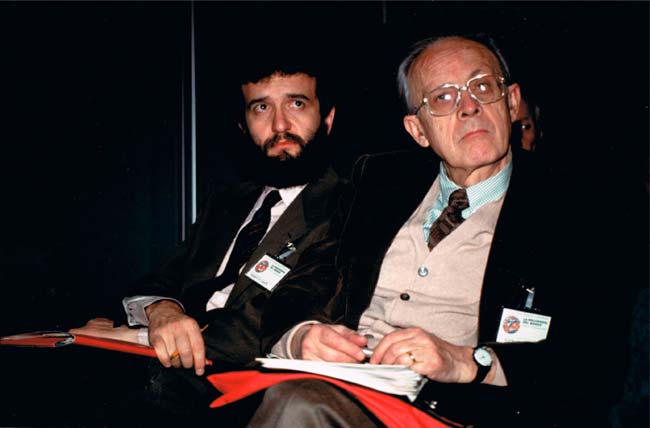 Genova 1992. In platea Donato di Santo e Giovanni Berlinguer.