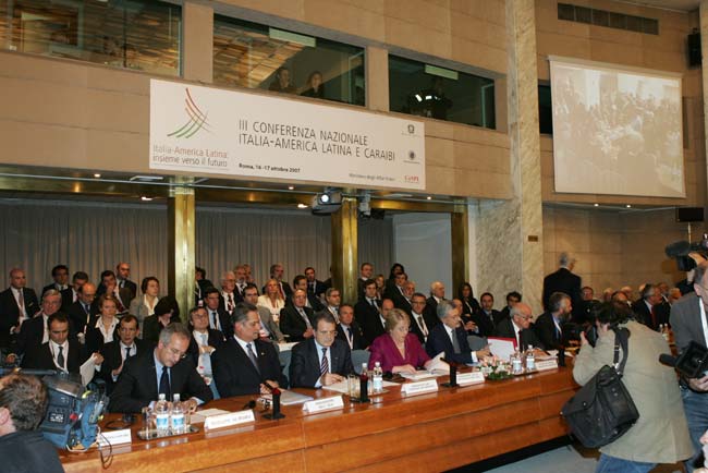 Visita di Stato della Presidente del Cile, Michelle Bachelet in Italia. Bachelet e Prodi, alla presenza, tra gli altri, del Presidente della Camera Bertinotti, e del Ministro degli Esteri D'Alema inaugurano, presso la Farnesina, la III Conferenza Italia-America latina. Roma, 16.10.2007