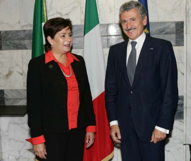 16 ottobre 2007 Il Ministro D´Alema con il Ministro degli esteri del Messico, Patricia Espinosa Cantellano durante la Conferenza nazionale Italia-America latina: insieme verso il futuro alla Farnesina