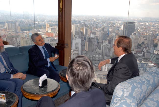 San Paolo, Palazzo Italia, Maggio 2010: l'ex Ministro D'Alema e l'ex Sottosegretario Di Santo incontrano l'imprenditore Luiz Fernando Furlan, ex Ministro dello Sviluppo e Industria del governo Lula.