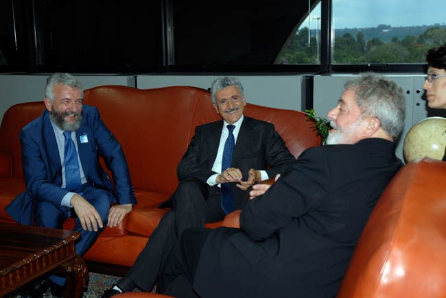 Brasilia, Planalto, Maggio 2010: l'ex Ministro D'Alema e l'ex Sottosegretario Di Santo ricevuti dal Presidente Lula.