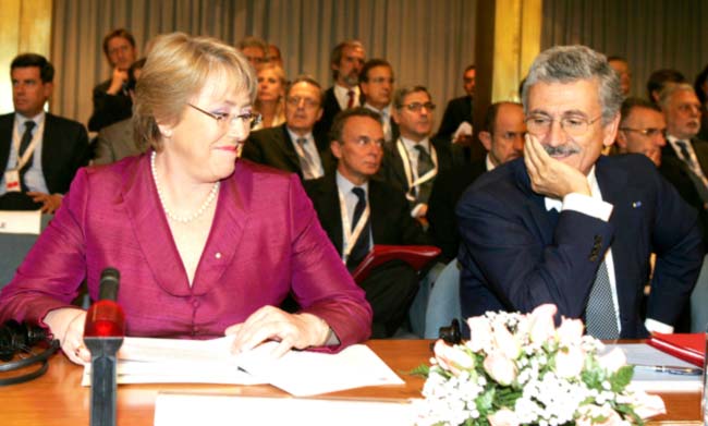III Conferenza. La Presidente del Cile, Michelle Bachelet, ed il Ministro degli Esteri D'Alema