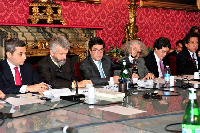 Alla sinistra di Di Santo: il Presidente del BID, Moreno, Carlos Jarque, e José Luis Rhi-Sausi, Direttore del CeSPI.