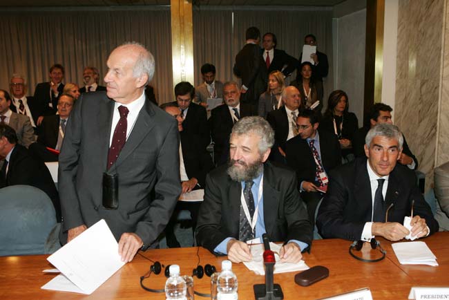 III Conferenza. Il Sottosegretario Di Santo con l’on. Bertinotti, Presidente della Camera, e con l’on. Pierferdinando Casini, Presidente della Unione Interparlamentare. Roma, 16 ottobre 2007.