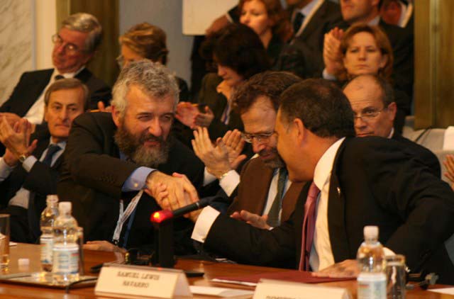 III Conferenza. Di Santo, on. Umberto Ranieri, e il Ministro panamense Lewis Navarro. Roma, 16 ottobre 2007.