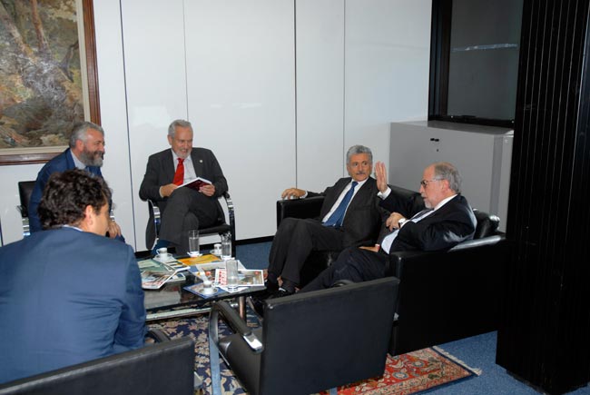 Brasilia, Planalto, 2010: da sinistra (di spalle) Gianandrea Rossi, Di Santo, Cezar Alvarez, D'Alema, Marco Aurelio Garcia.